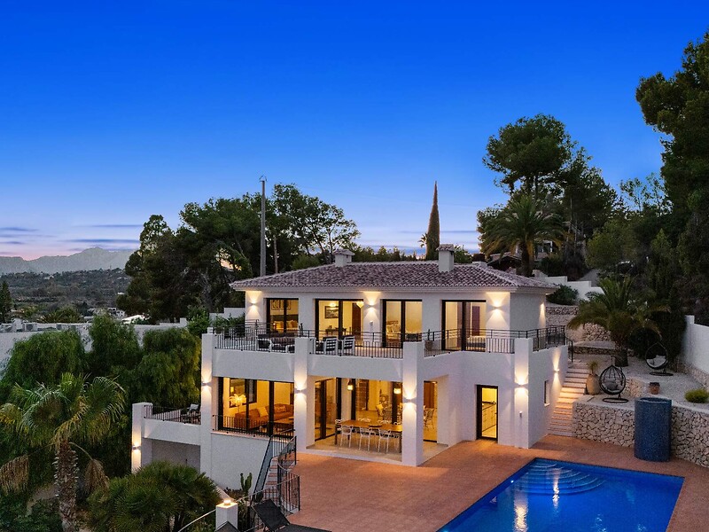 Luxe villa in Moraira met zeezicht